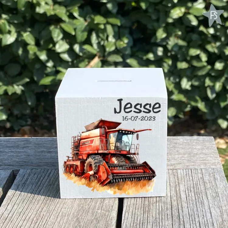 Clearance Houten spaarpot met naam en dorsmachine Spaarpot Met Naam | Kraamcadeau Jongen