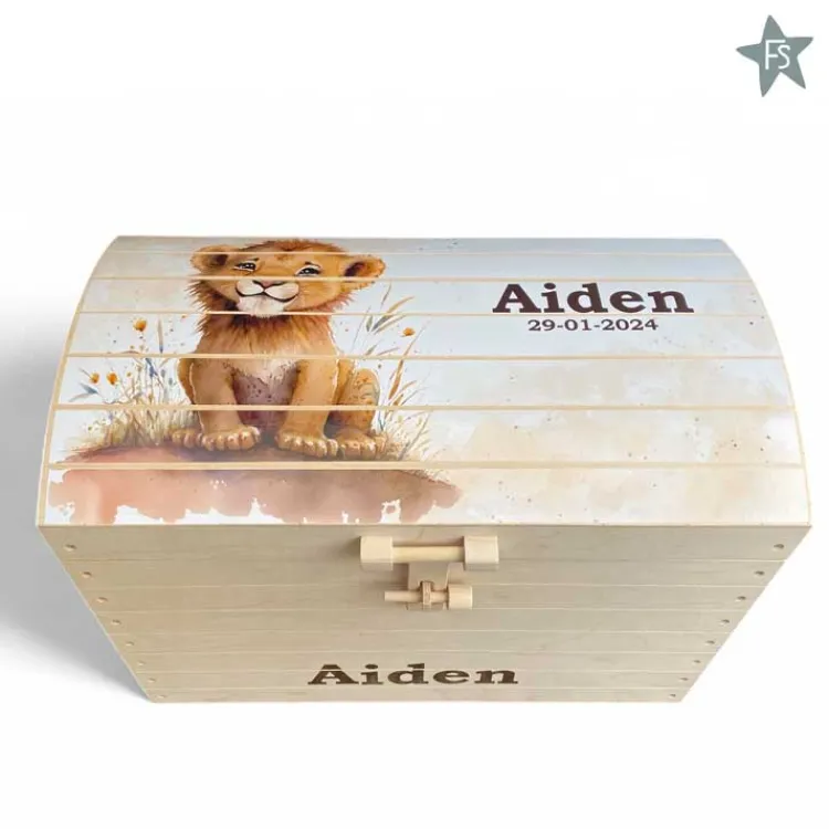 naturel_houten_speelgoedk_5.webp Best Naturel houten speelgoedkist met naam leeuwtje | schatkist ( 4 maten ) Houten Speelgoed Met Naam | Speelgoedkist Met Naam