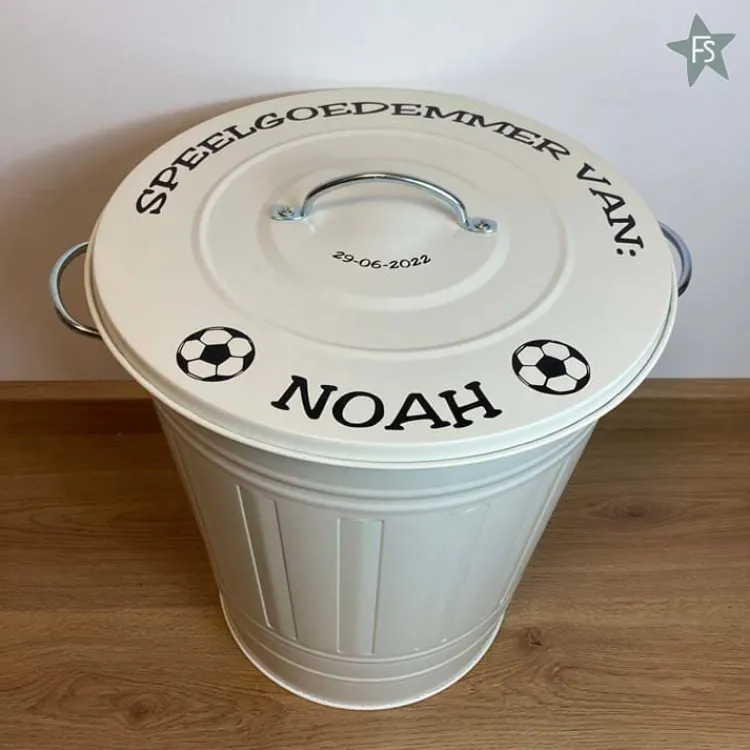 New Speelgoedemmer met naam en voetbal Speelgoedemmers Met Naam | Kraamcadeau Jongen